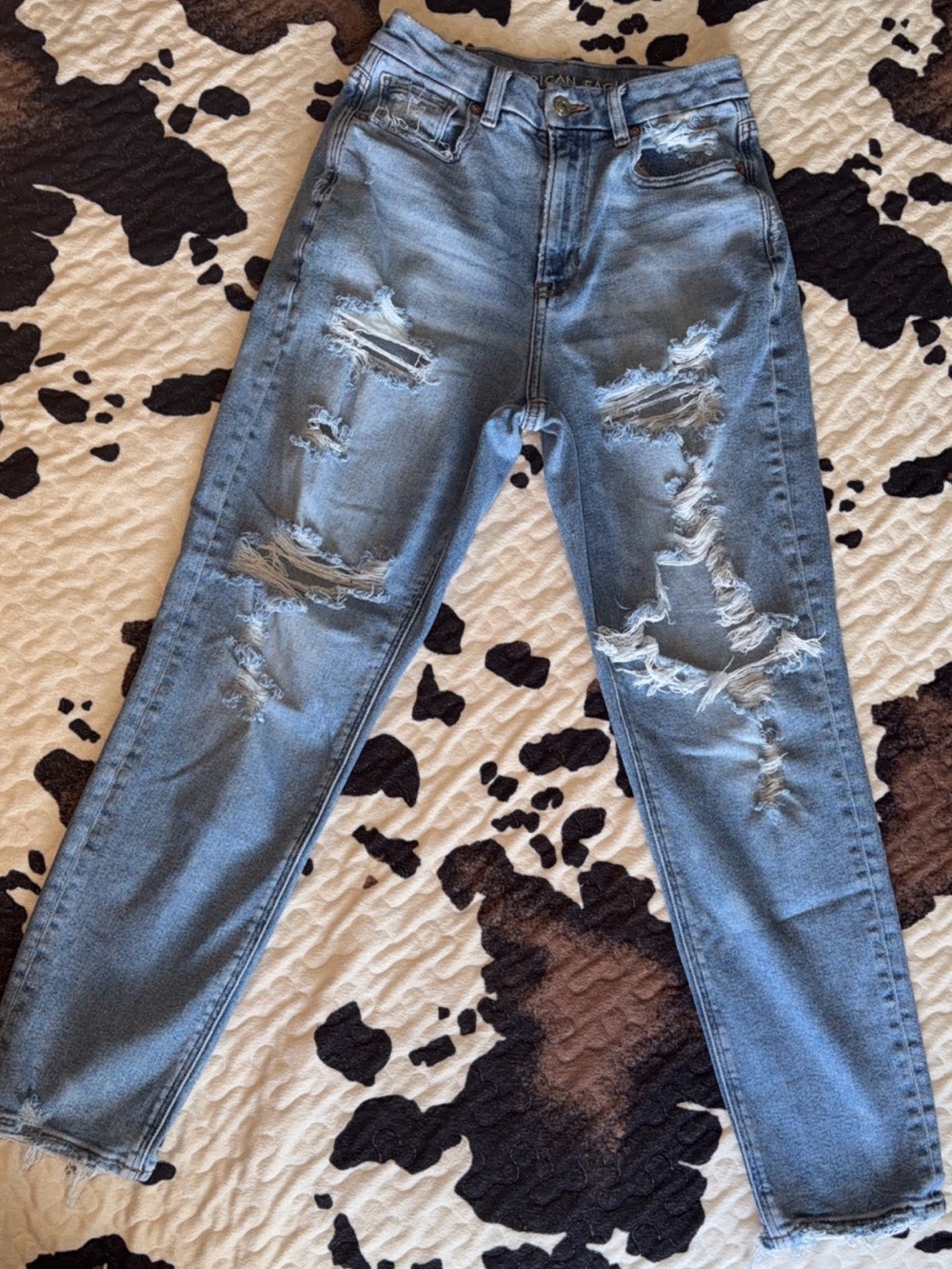 American Eagle Outfitters Light Blue High-Rise Distressed Jeans size 2 regular